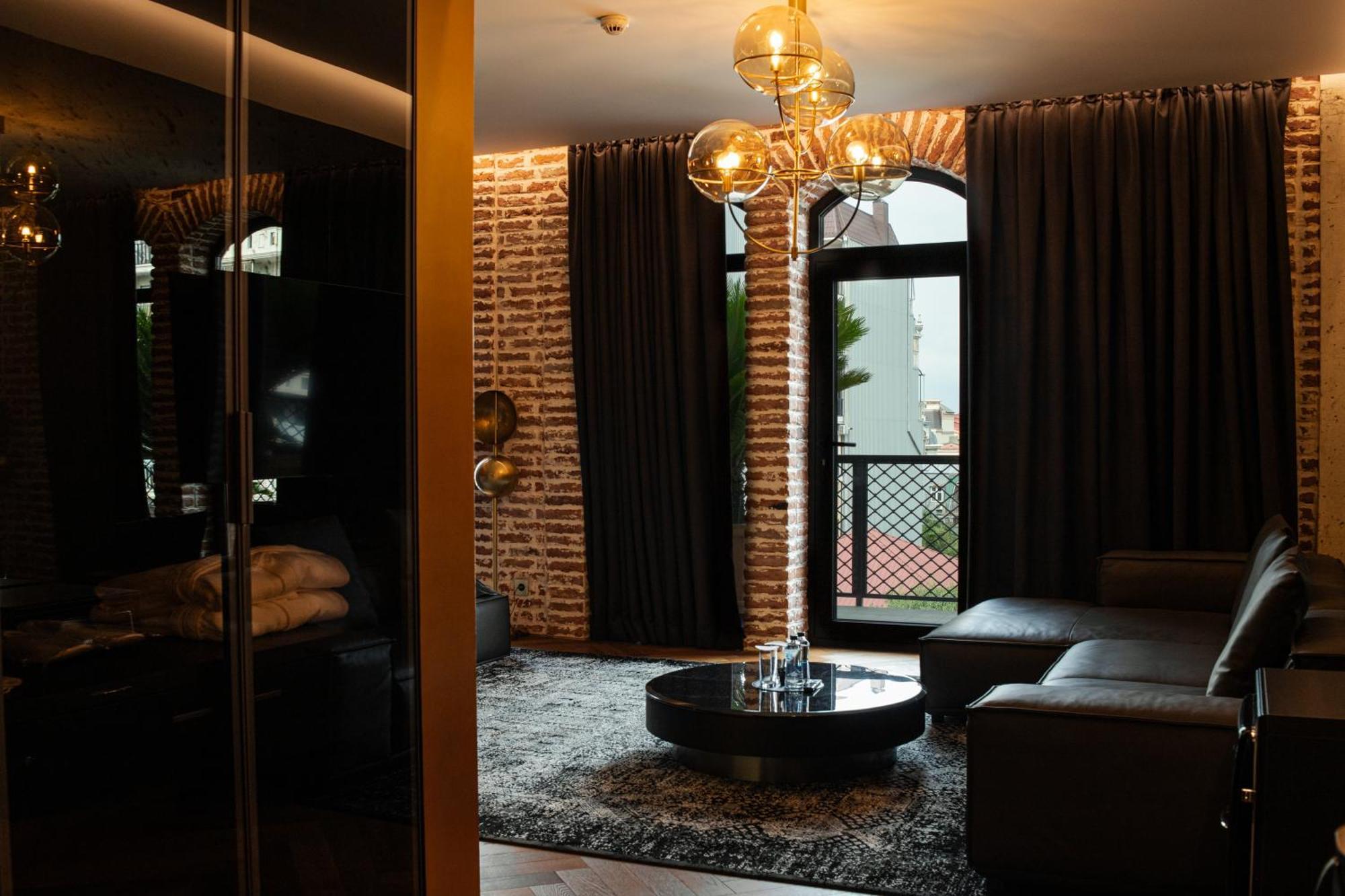 Mandarin Club House Hotel Batumi Exterior photo